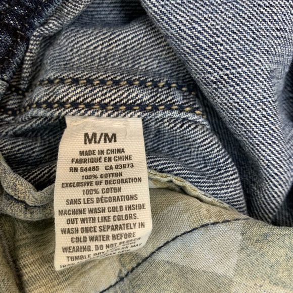 American Eagle “medium wash” slightly distressed jean jacket, size medium - Picture 6 of 7